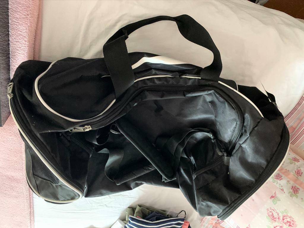 nike holdall large